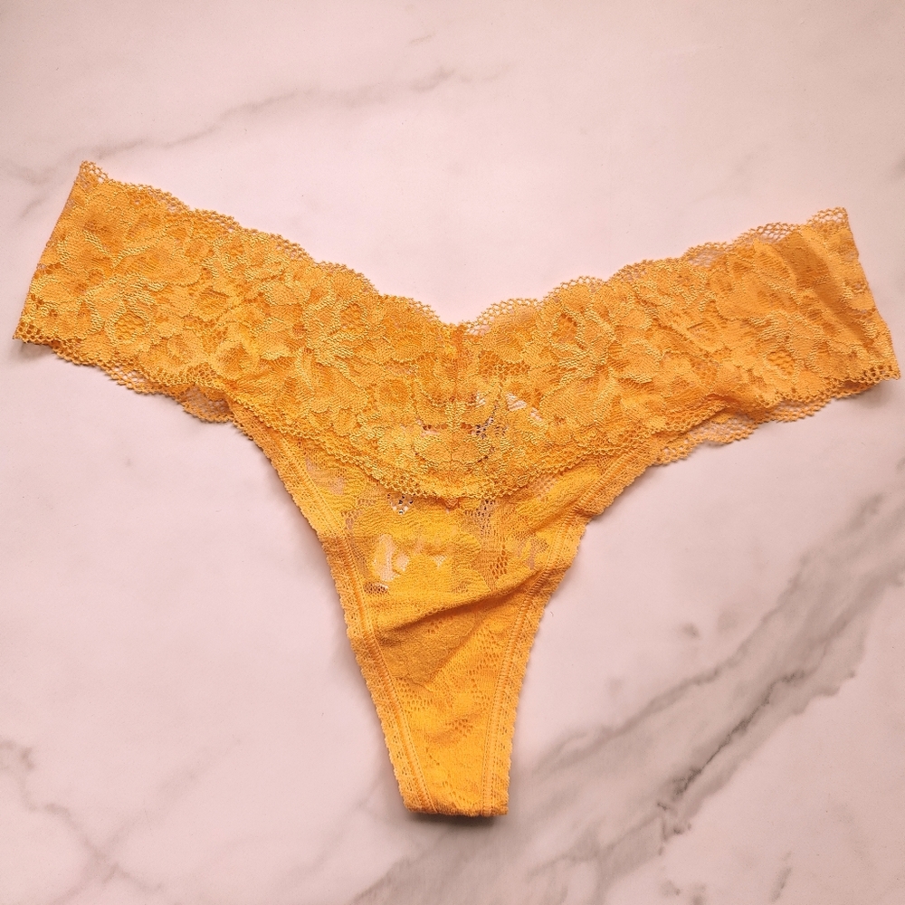 NWT SOMA EMBRACEABLE SIGNATURE ALL-OVER LACE THONG PANTY IN NECTARINE ZEST SZ EX